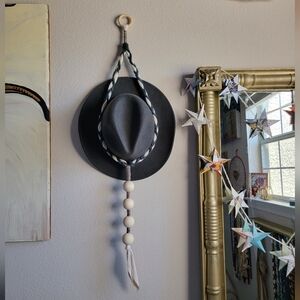 Fedora, brimmed hat hanger.